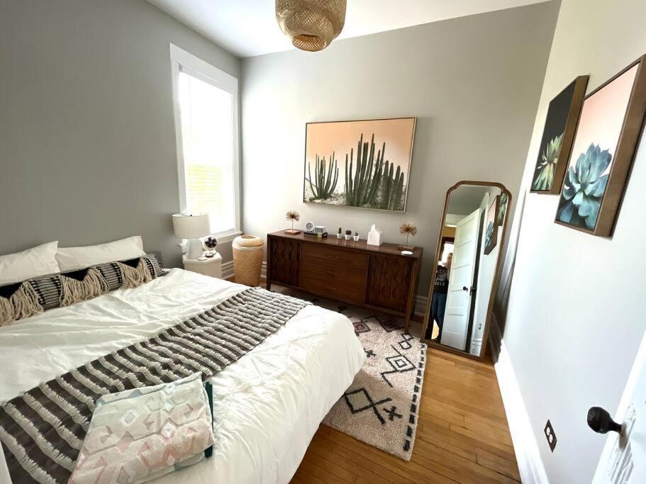 2Br 1Ba Irving Park Updated Vintage Top Unit 2-Flat Chicago Extérieur photo